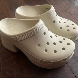 Cream Crocs Siren
